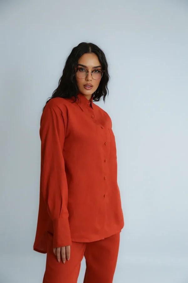 LINEN ROOTS SHIRT IN CINNAMON - Image 2