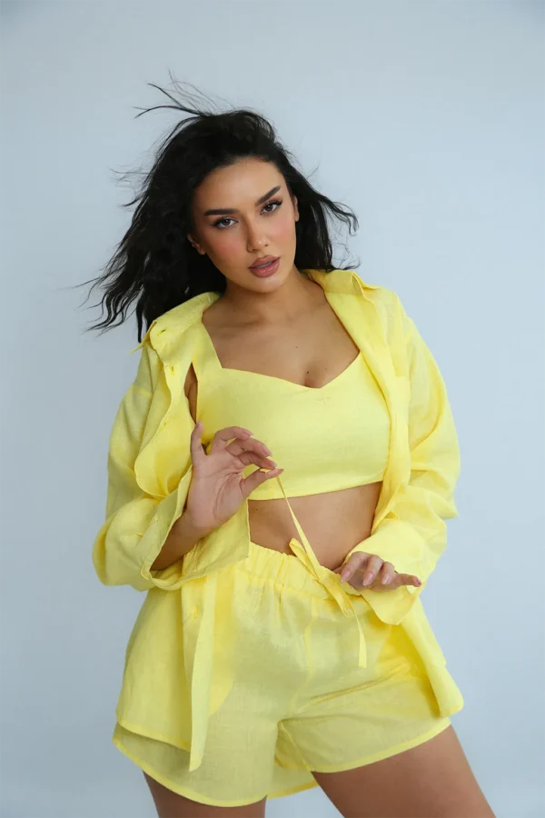 LINEN ROOTS SHORTS IN YELLOW - Image 2